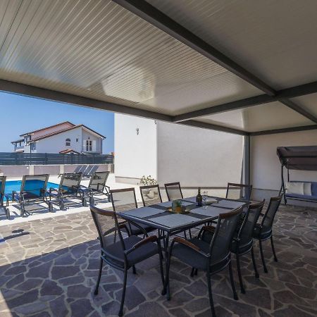 Holiday Home Villa Gocci Kmeti Esterno foto
