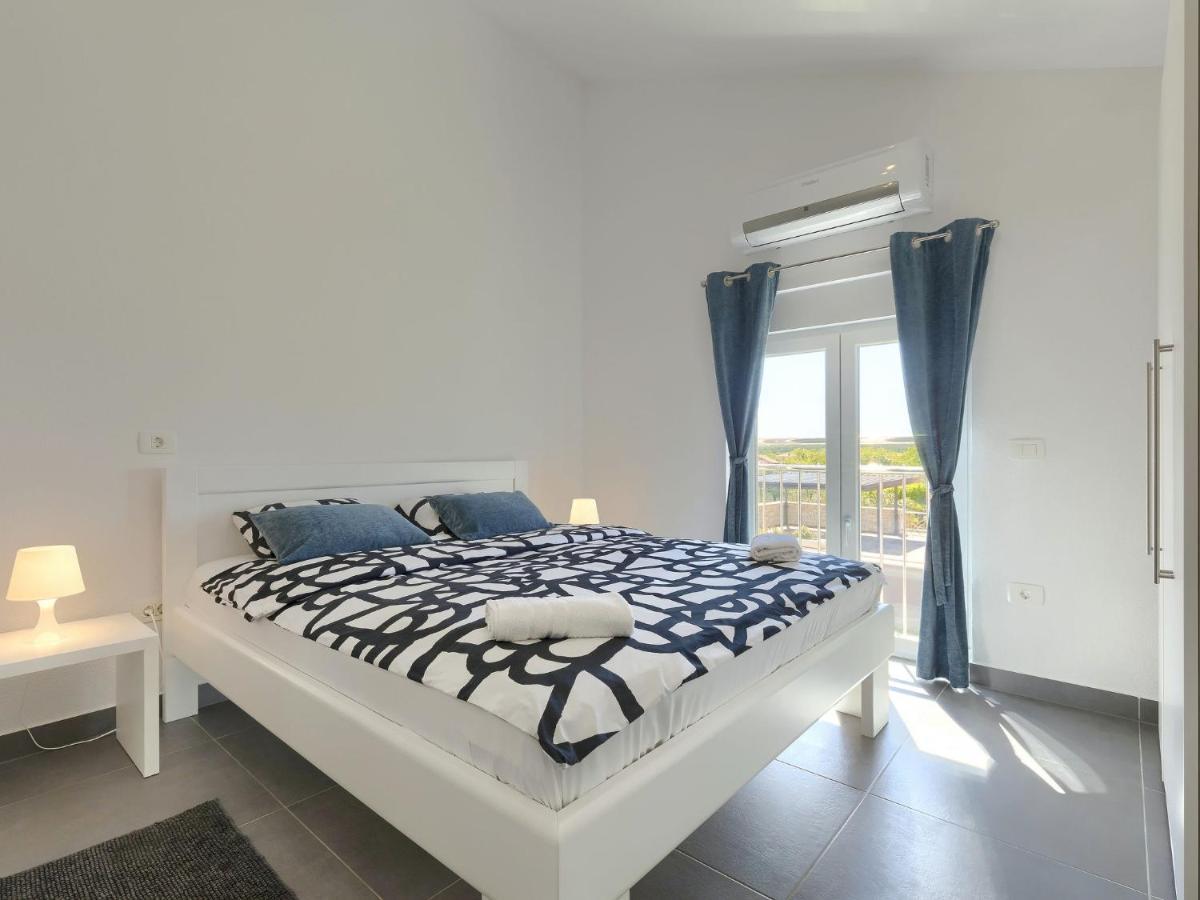 Holiday Home Villa Gocci Kmeti Esterno foto