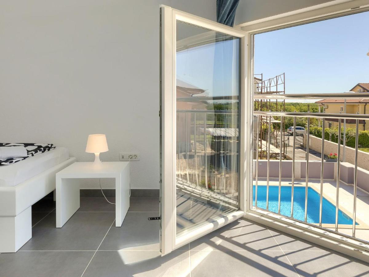 Holiday Home Villa Gocci Kmeti Esterno foto