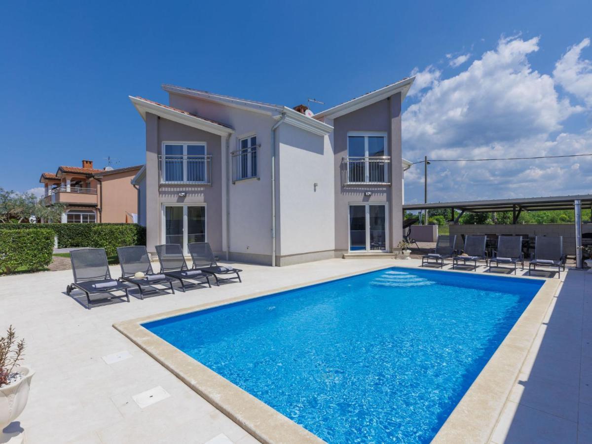 Holiday Home Villa Gocci Kmeti Esterno foto