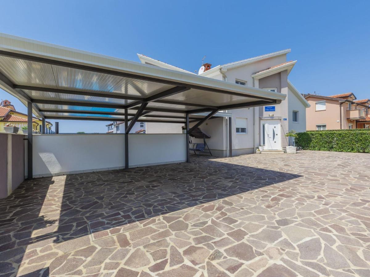 Holiday Home Villa Gocci Kmeti Esterno foto