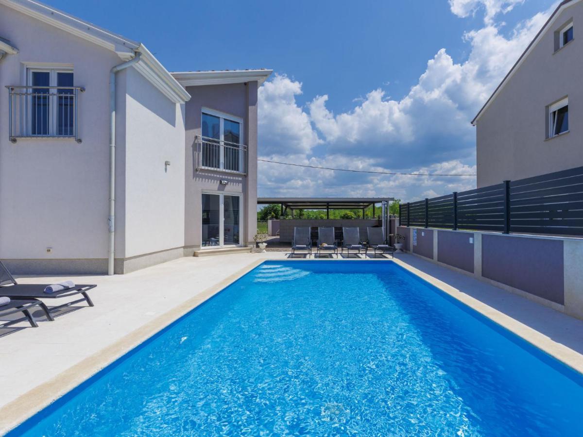 Holiday Home Villa Gocci Kmeti Esterno foto