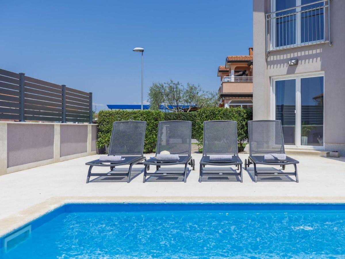 Holiday Home Villa Gocci Kmeti Esterno foto