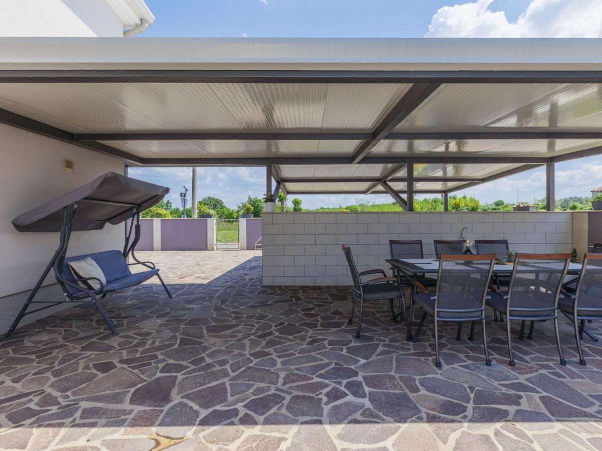 Holiday Home Villa Gocci Kmeti Esterno foto